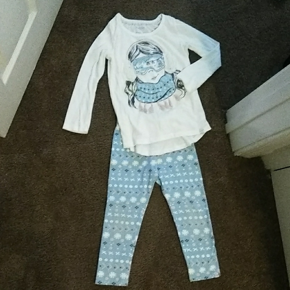 Maggie & Zoe 2 piece Long Sleeve Outfit!
